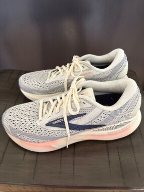 Brooks Women's Athletic Shoes in Light Navy, Dark Navy and Pale Pink
